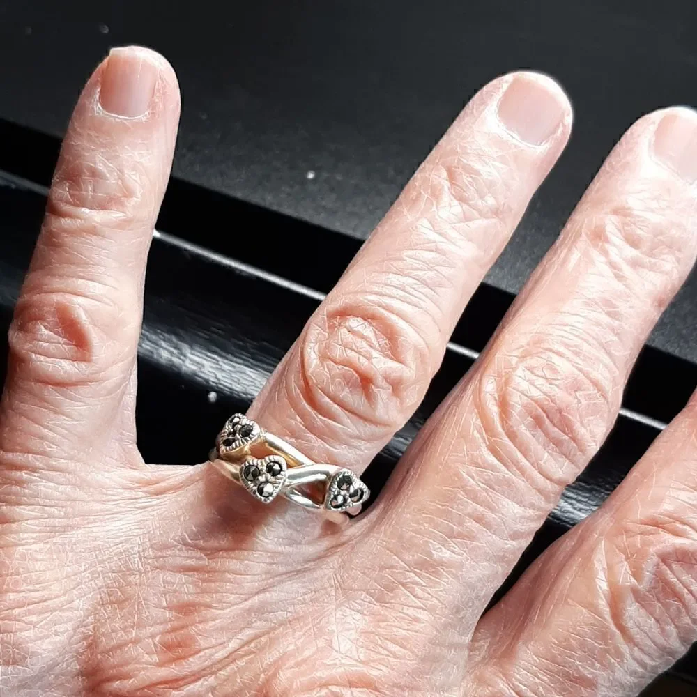Sterling silver ring with 3 mareasite hearts